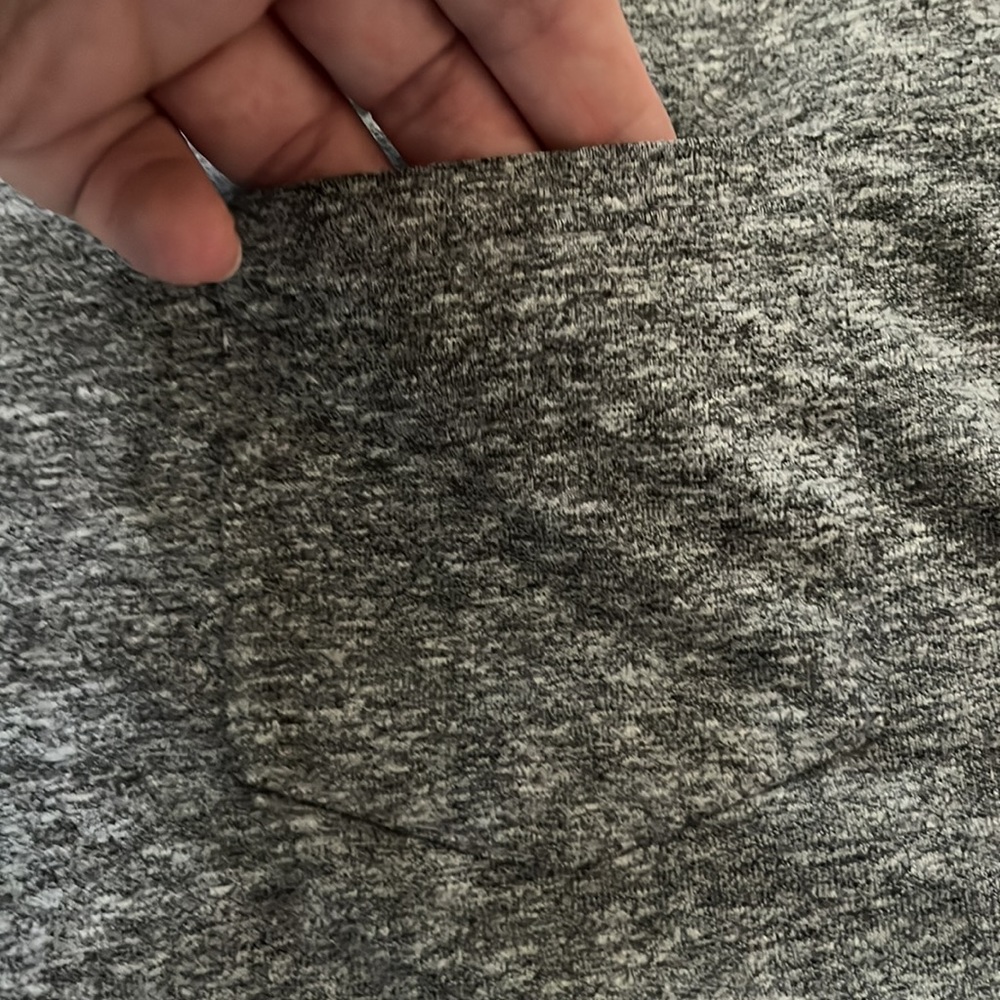 Universal Thread V Neck - Picture 3 of 3